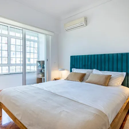 Spacious 3 Bed Apt Near Apartamento *