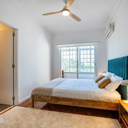 Spacious 3 Bed Apt Near