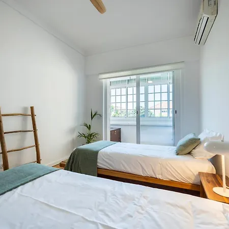 Spacious 3 Bed Apt Near * Carcavelos (Lisbon)