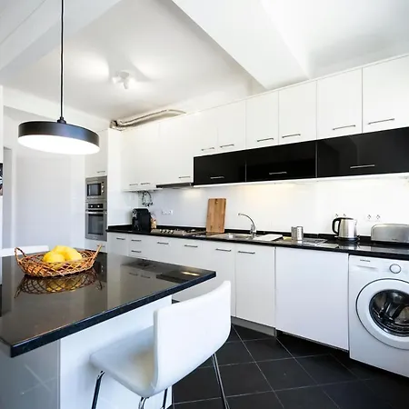 Spacious 3 Bed Apt Near Apartamento
